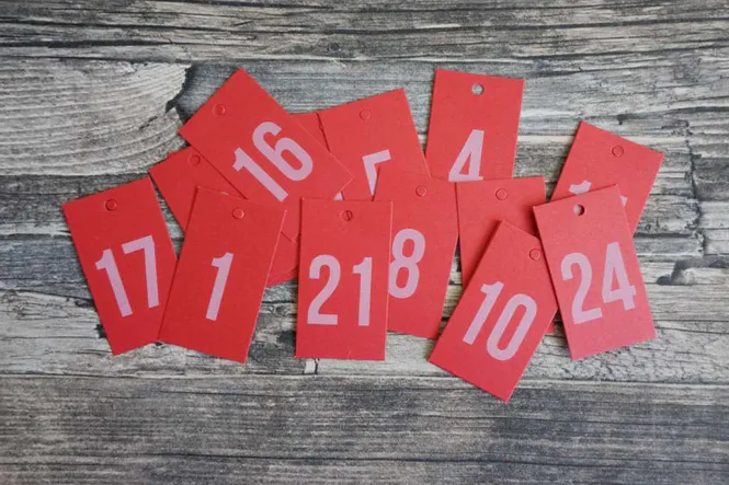 Hovedbilde Julekalender tall 1-24, rød/hvit